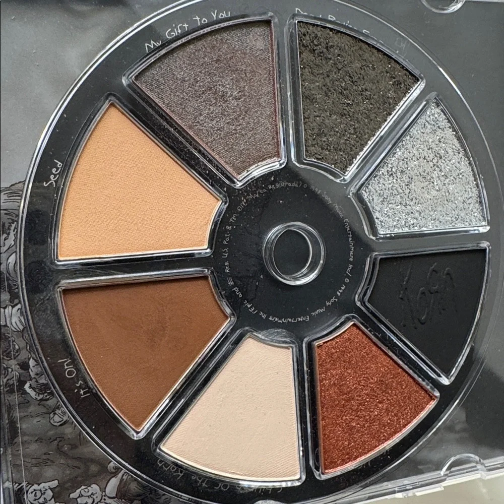 Hipdot x Korn Follow the Leader makeup Palette - Picture 2 of 4